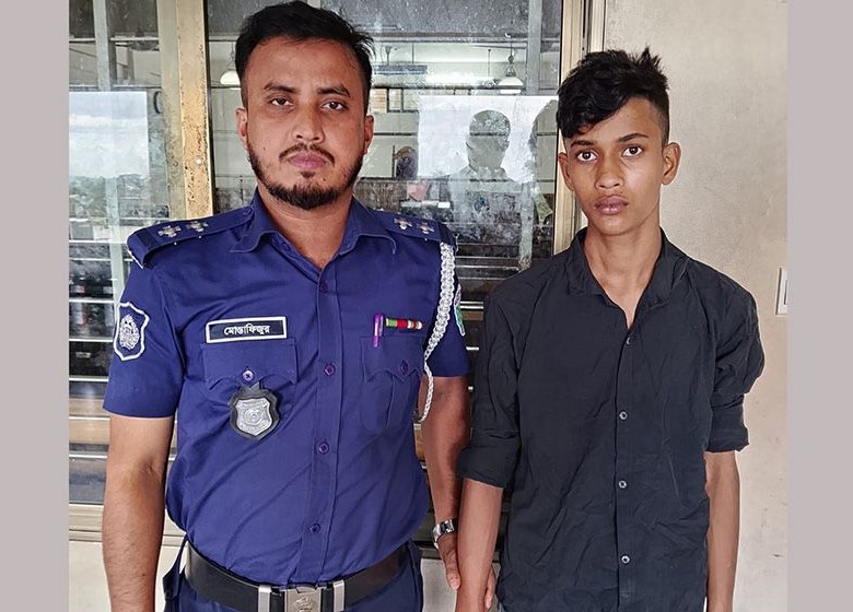 দাফনের ১৭ দিন পর জীবিত উদ্ধার কিশোর রবিউল